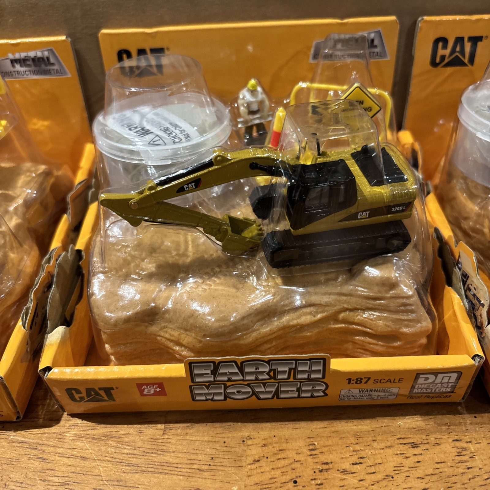 Six Diecast Masters Caterpillar Diecast Toy Replicas 1:87 Earth Movers. HO Scale