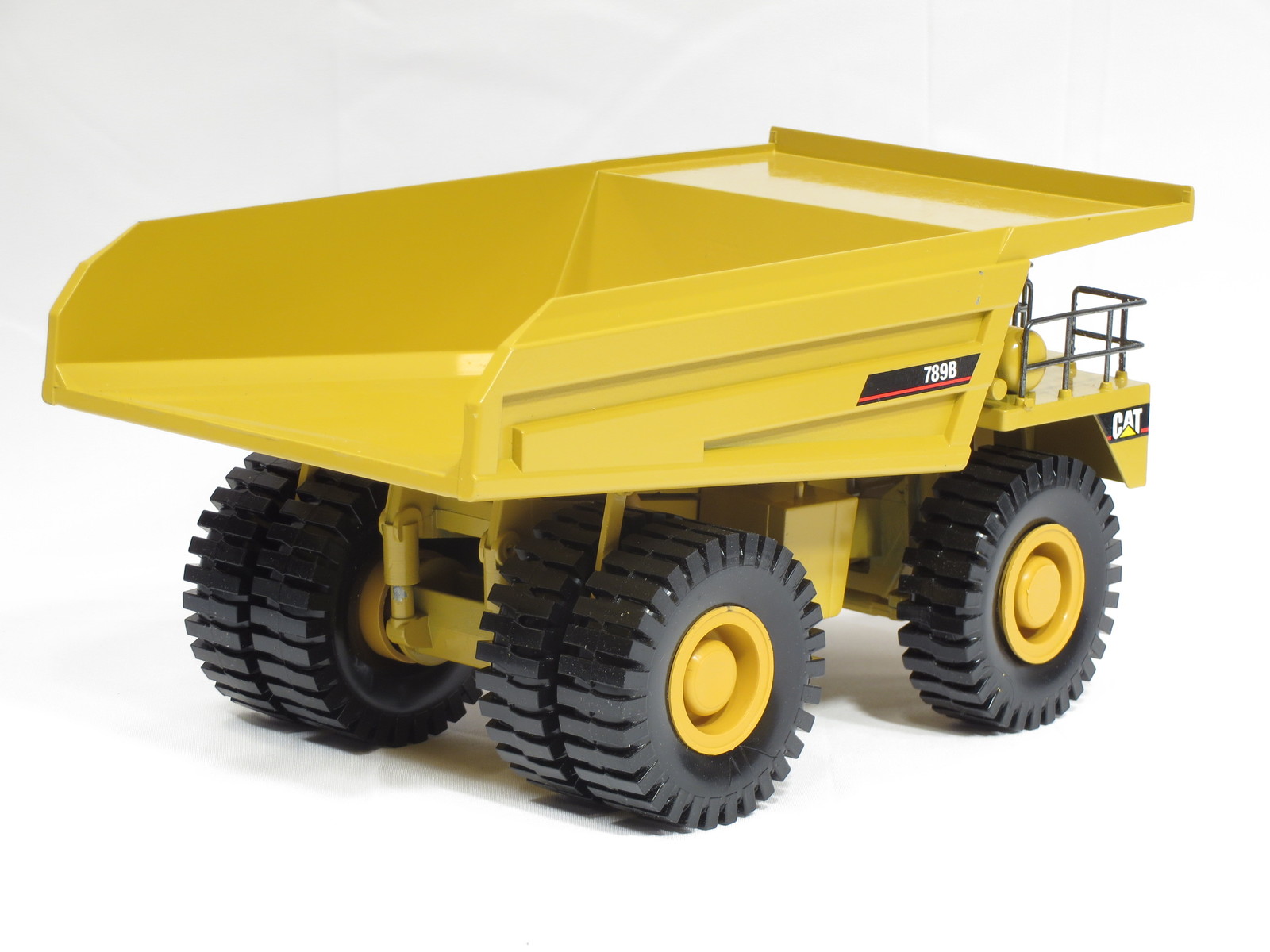 Caterpillar 789B Dump Truck – “LAUNCH EDITION” – 1/50 – Conrad #2726.01 – N.MIB