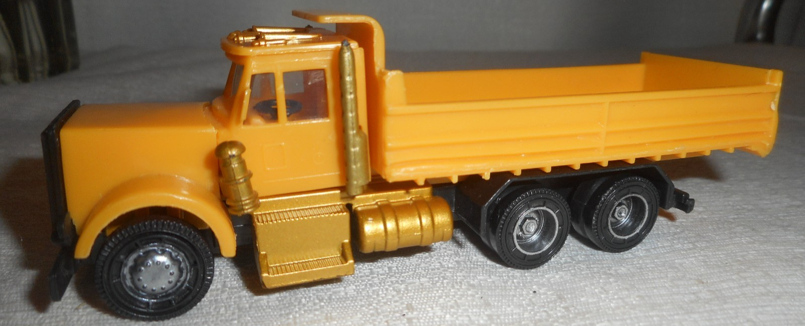 ERTL John Deere Articulated Dump Truck 5.5″ Long 1/64 Scale Diecast Plastic READ