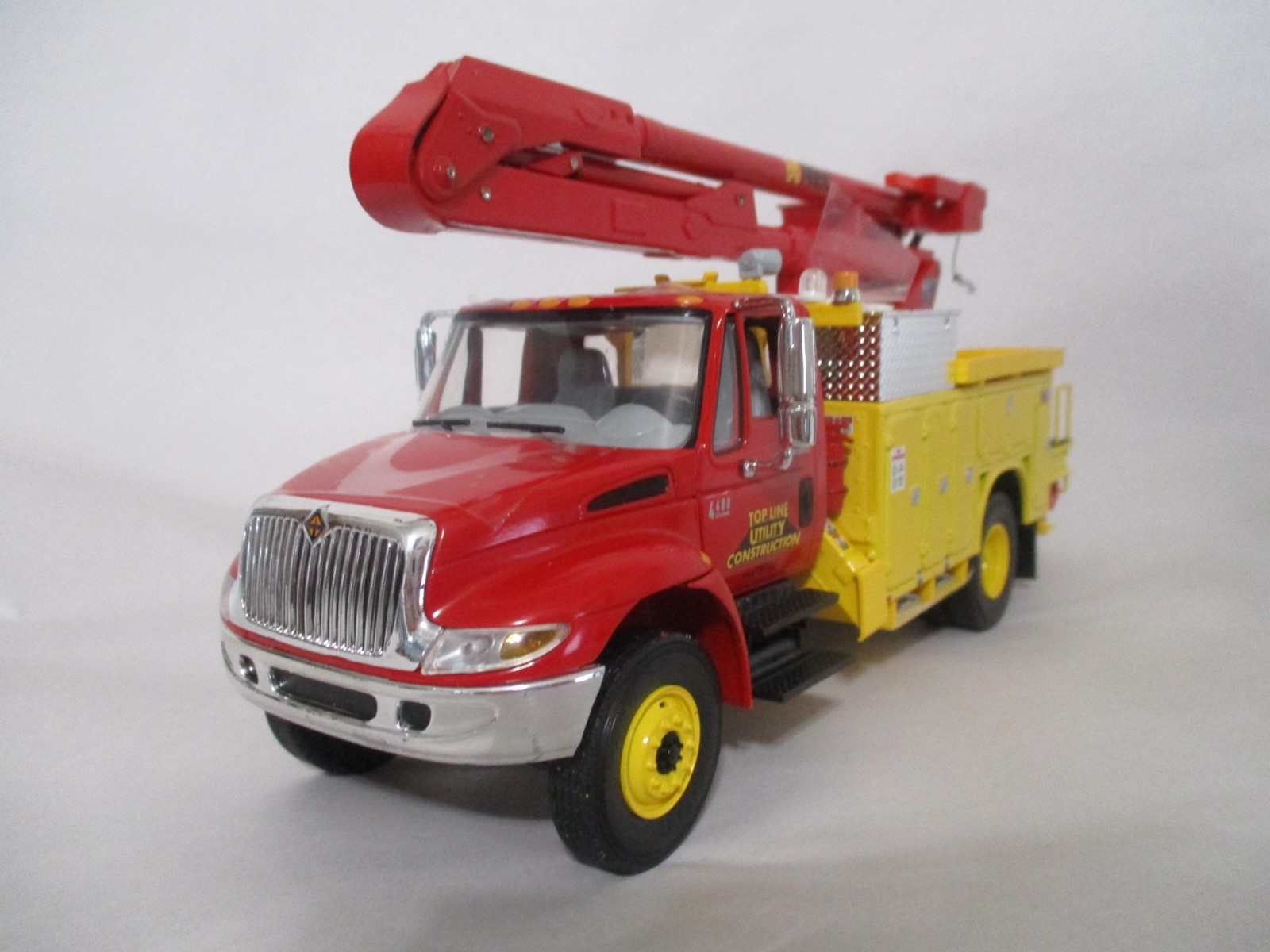 First Gear Top Line Construction International Utility Truck 1/34 diecast w/ Box