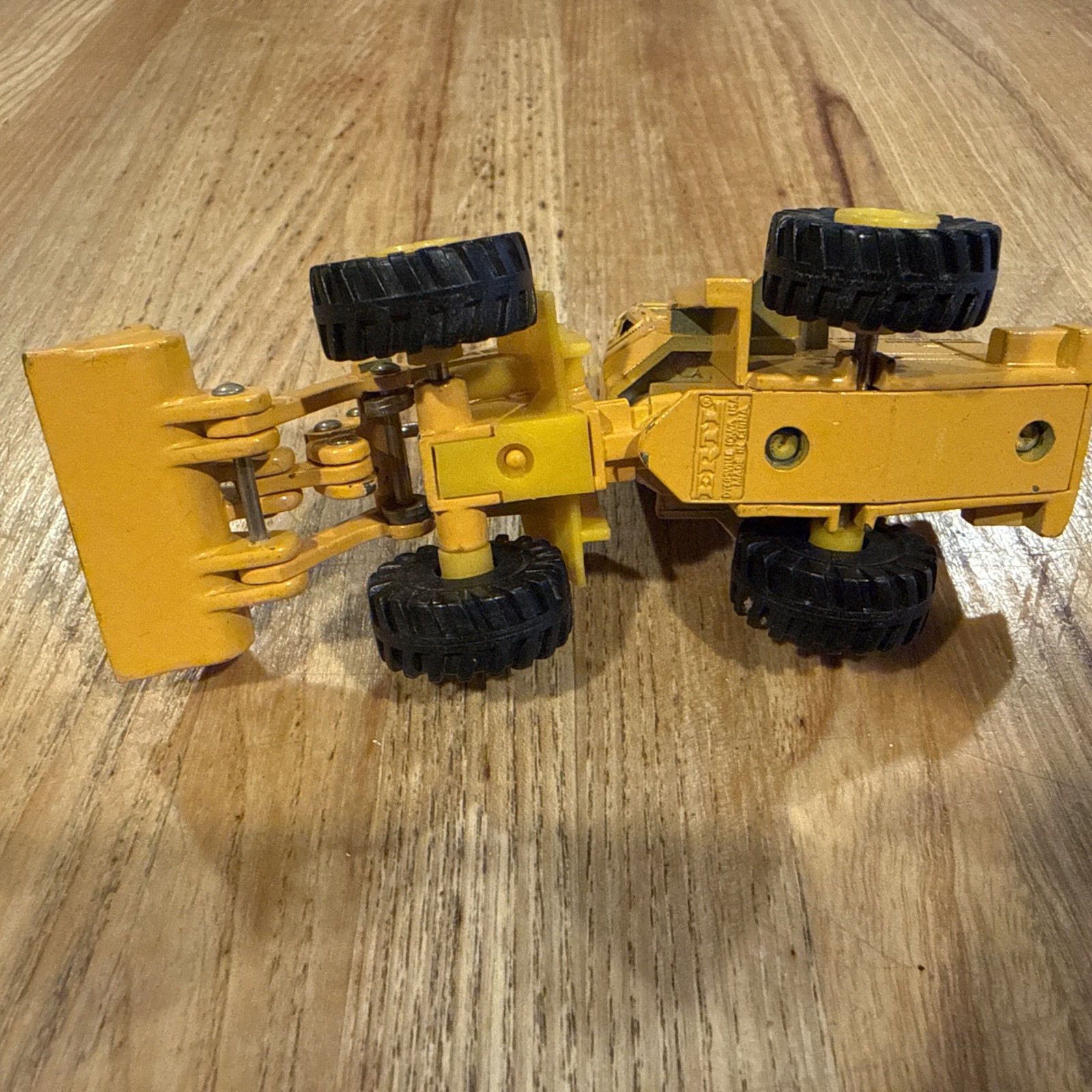 ERTL John Deere 544E Wheel Loader 1/64 Die Cast
