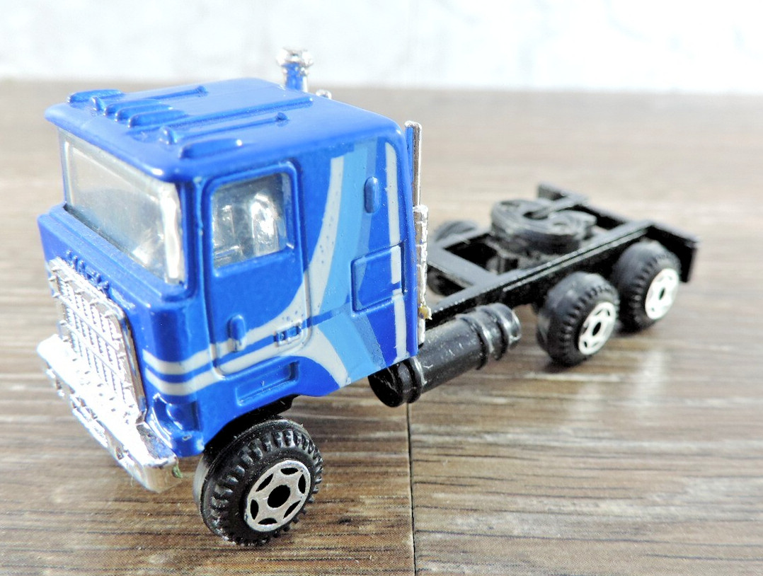 Zmm K1 Mack Cab Over Semi Tractor
