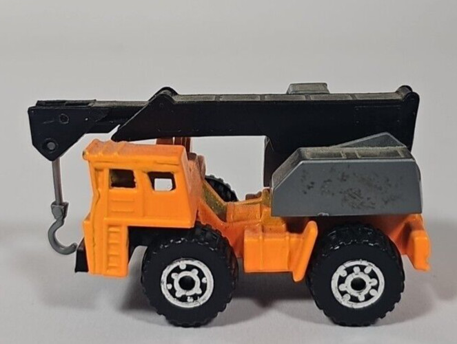 MOBILE CRANE Matchbox 1984 Orange Gray Construction Equipment 1:90