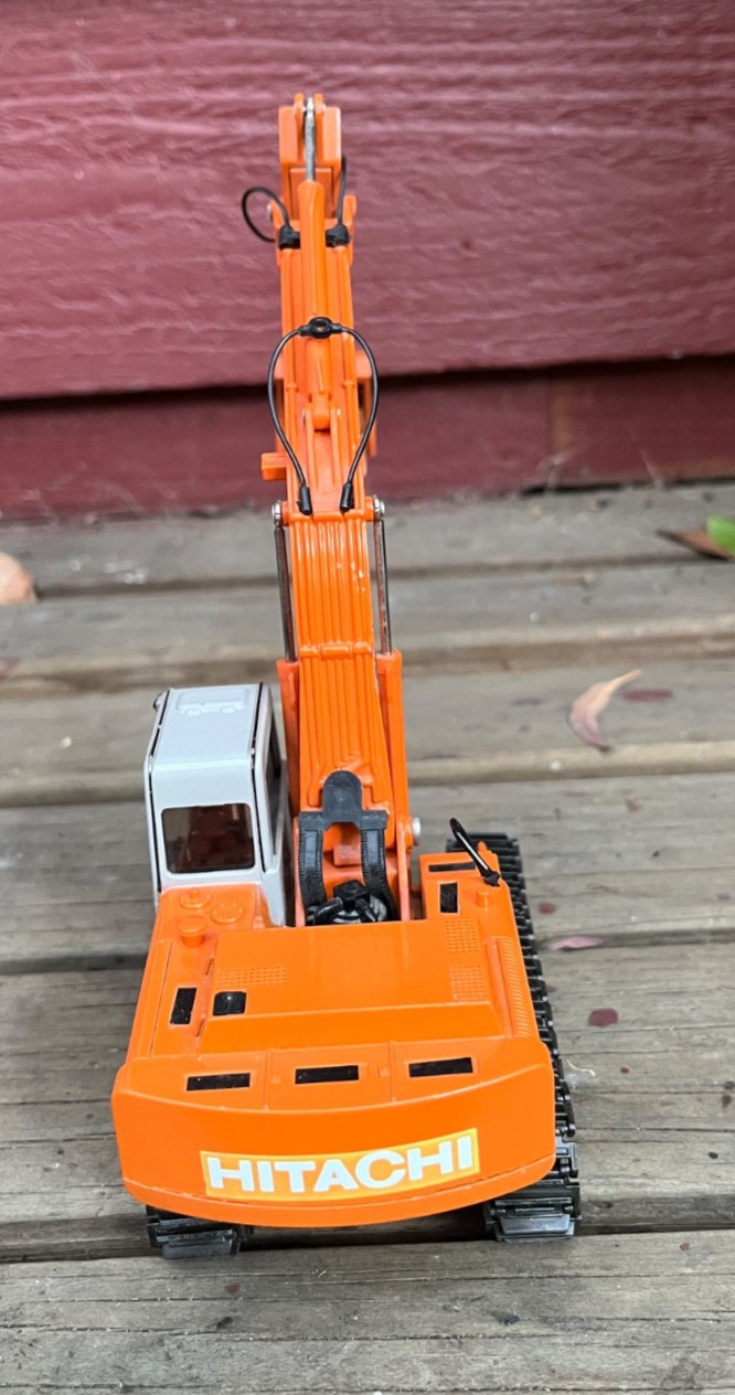 HITACHI die-cast model Excavator EX200, scale 1:40. In EUC. No box.