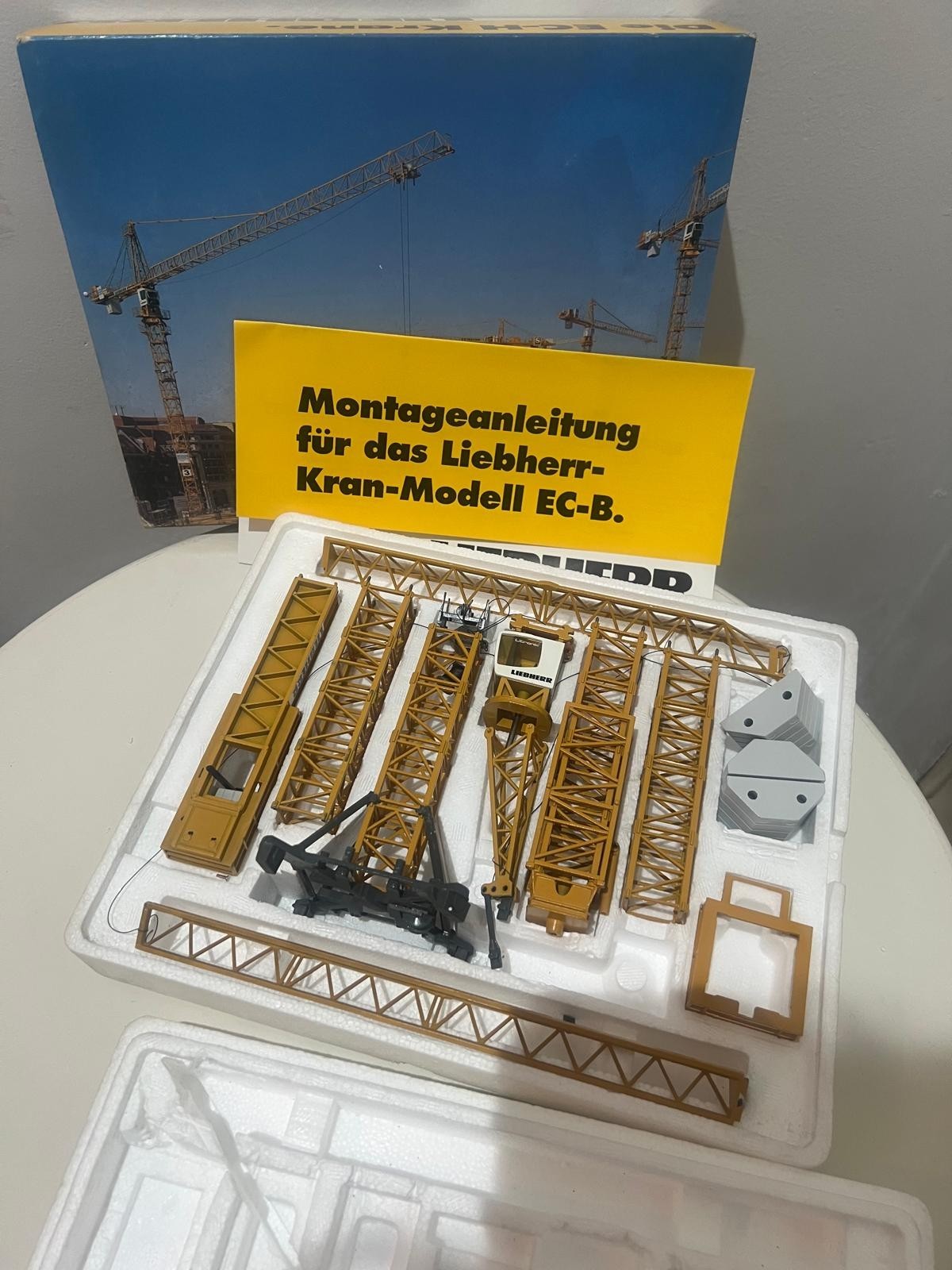 Liebherr 110 EC-B Tower Crane 1:87 NZG Diecast Model USED HO Scale