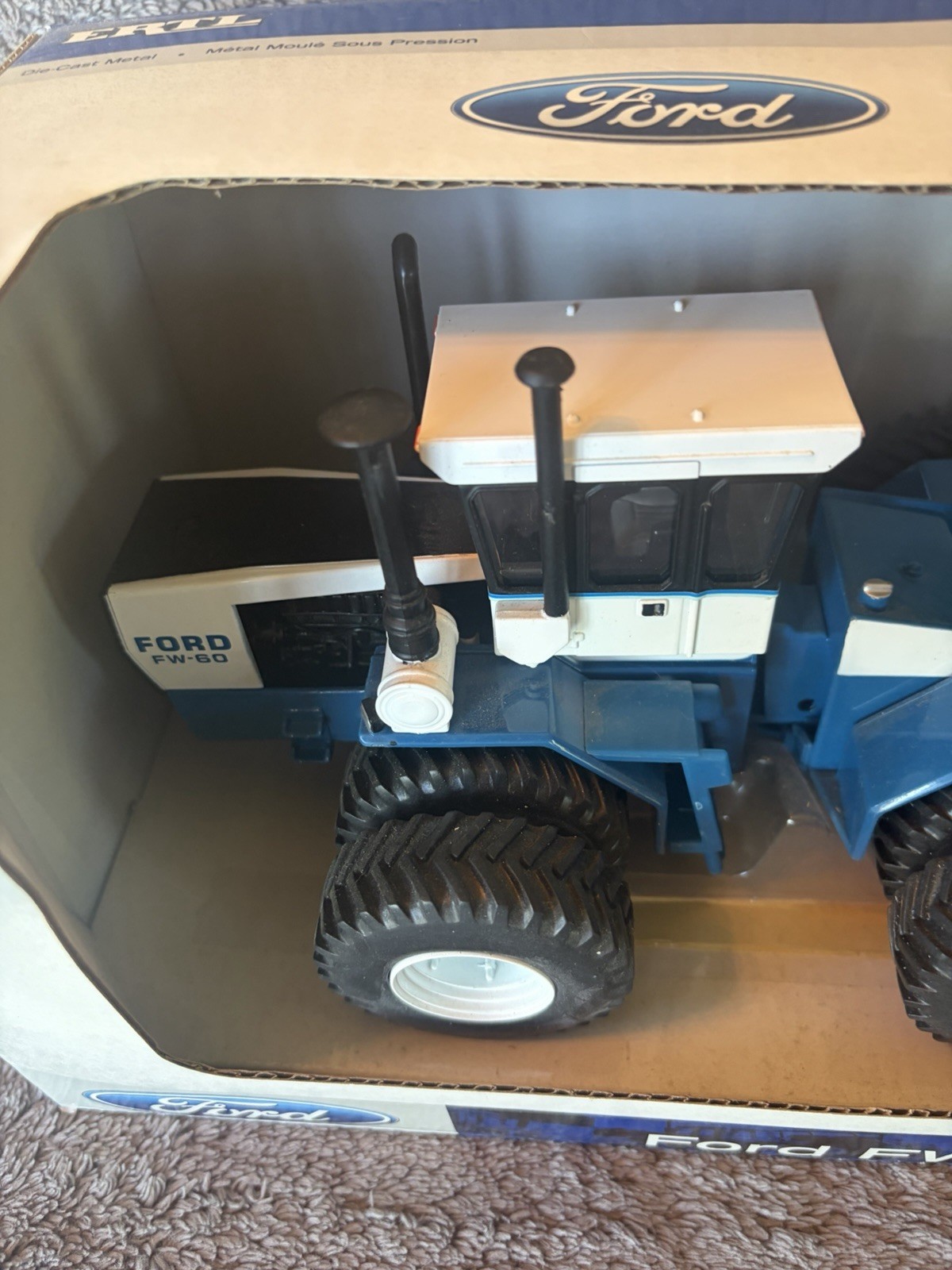 1/32 Ertl Farm Toy Ford FW-60 Tractor