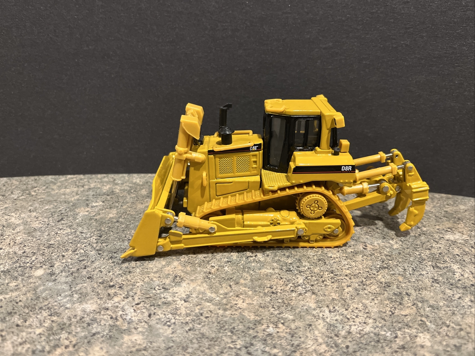 Cat D8R Series II Track-Type Tractor 1:50 Scale Norscot Model