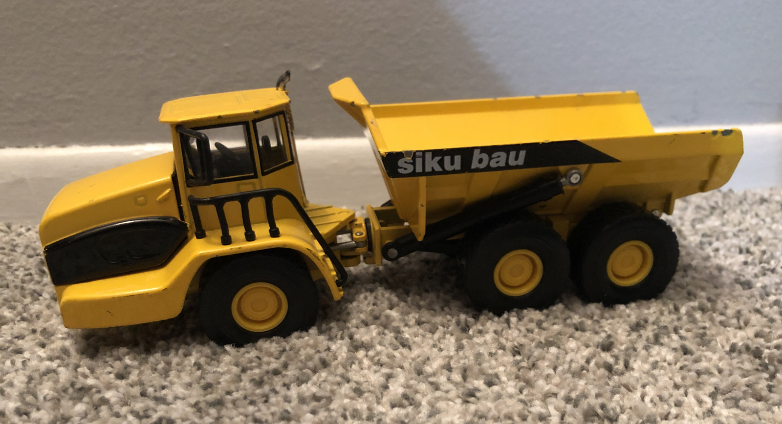 Siku Super Bau 3626 Dumper-Truck 1:50 Articulated Hauler Dump Truck Yellow