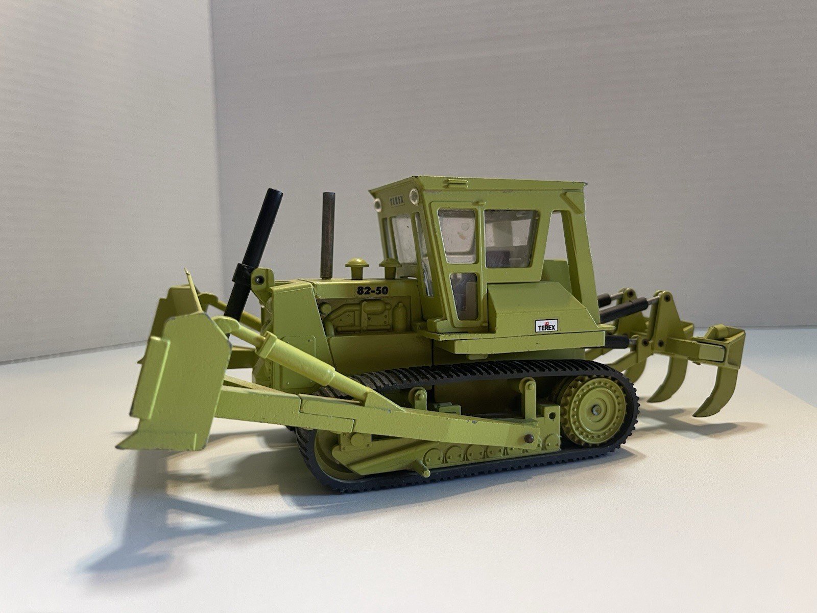 Terex 82-50 NZG Diecast Bulldozer Green Vintage 1:40 Crawler Excavator