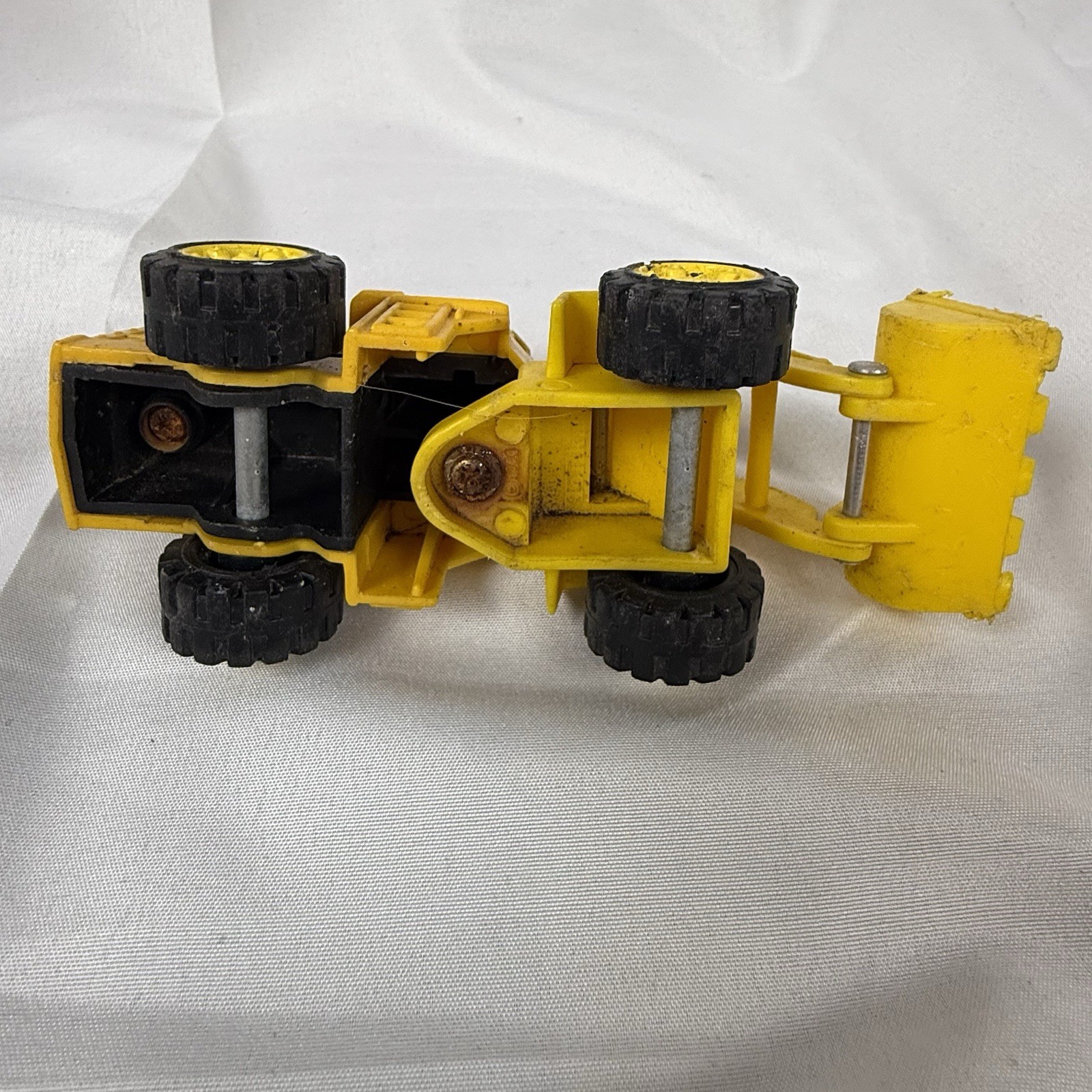 Tonka 1990 Front End Loader 1:64 Scale With Moving Loader Bucket NICE!