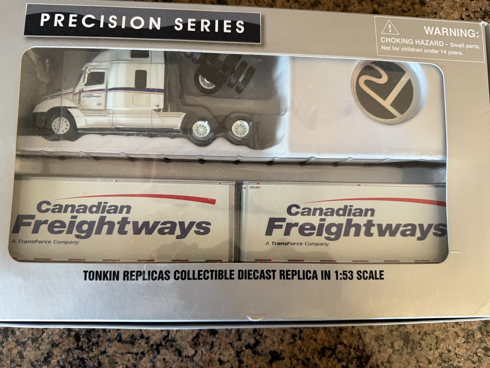 1/53 TONKIN FREIGHTLINER COLUMBIA CANADIAN FREIGHTWAYS 28FT DOUBLES
