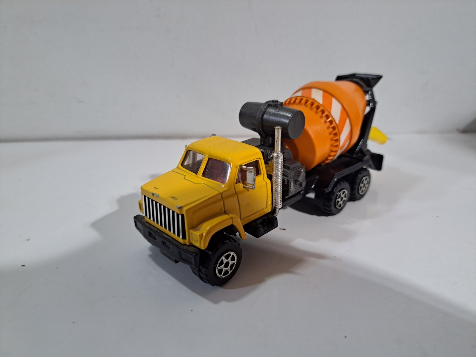 Majorette Super Movers 3051 Die Cast 1/60 Scale Beton GMC Cement Mixer