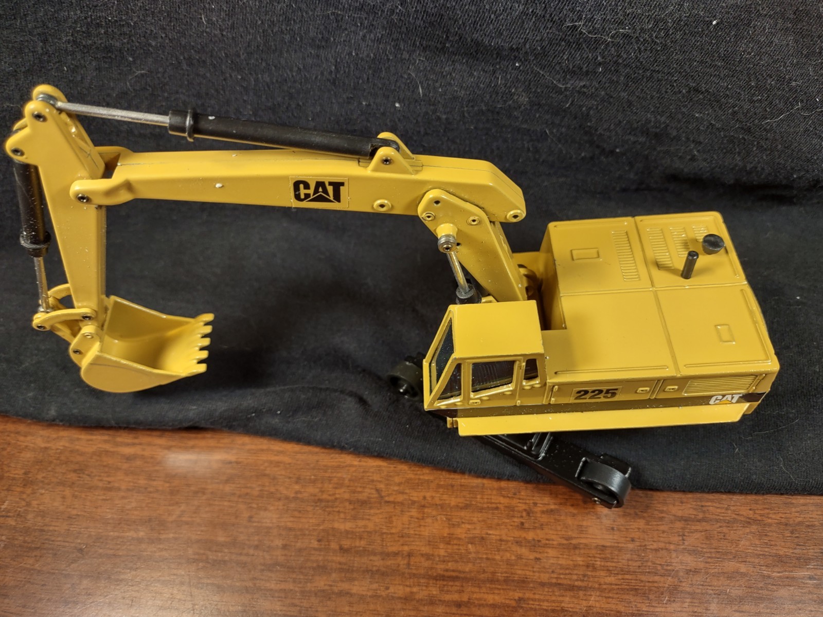 1978 JOAL Excavator CAT C-225 1:70 Scale Made in Spain looks to be in new cond.