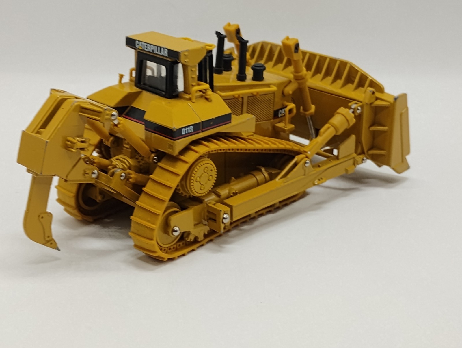 Norscot 1:50 Scale CAT Caterpillar D11R Dozer Bulldozer With Ripper Blade