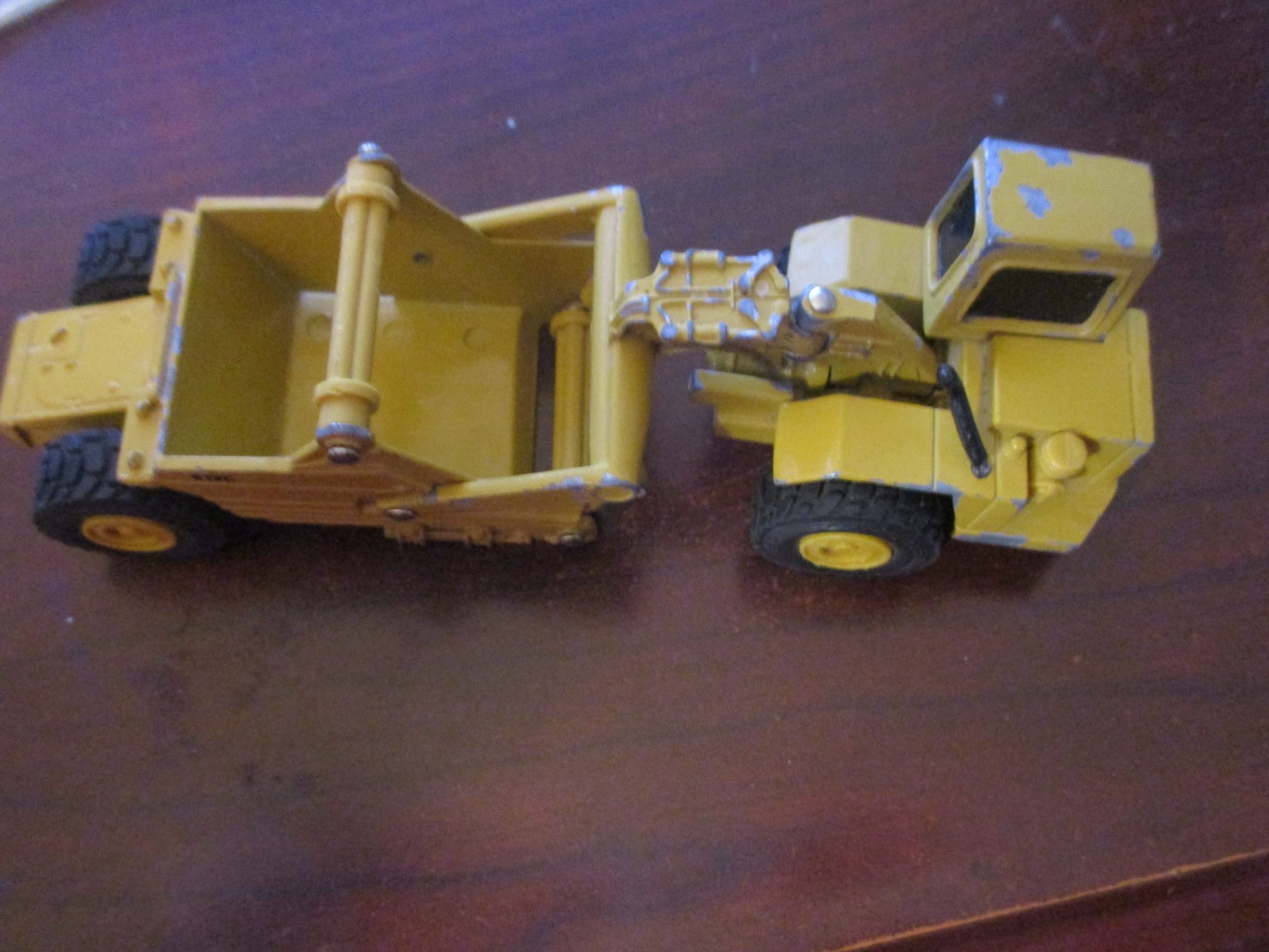ERTL DIE CAST 5″Caterpillar 613C Wheel Tractor Elevating Scraper, articulating
