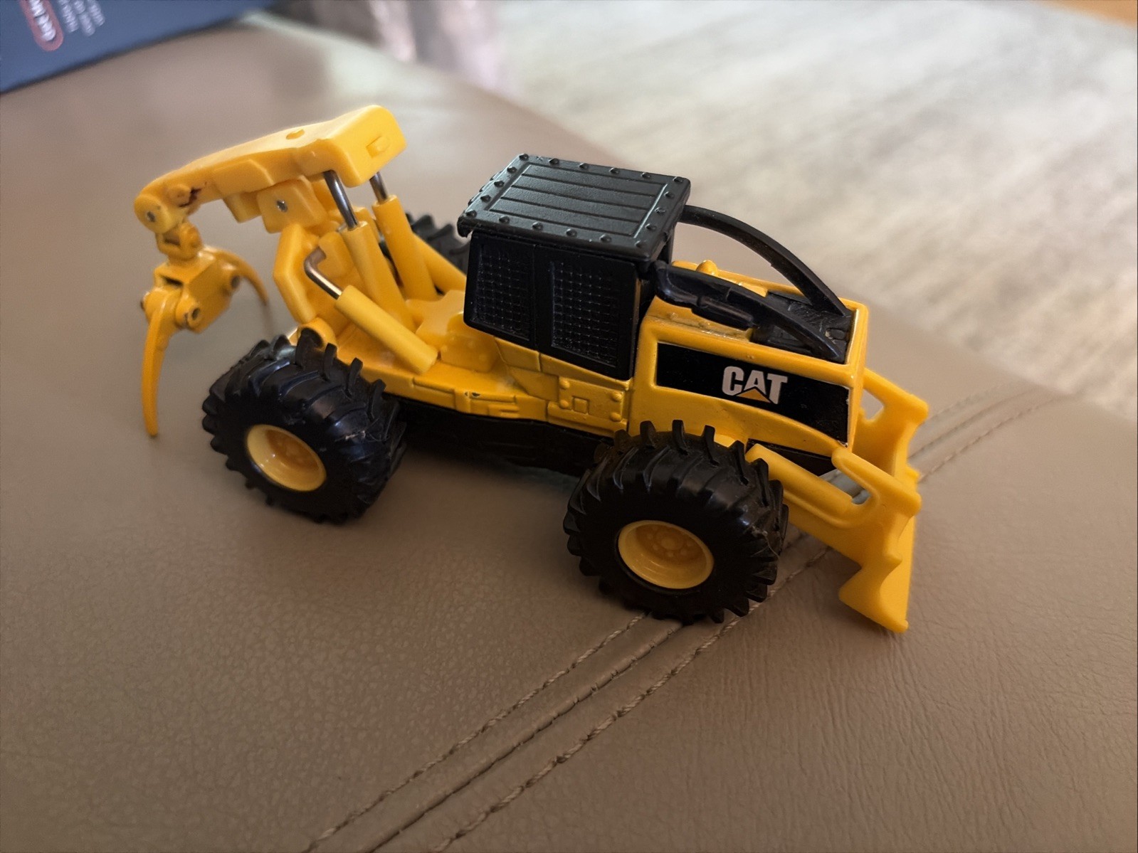 1999 Matchbox Caterpillar CAT Grapple Skidder Log Tree Cutter 6” Length