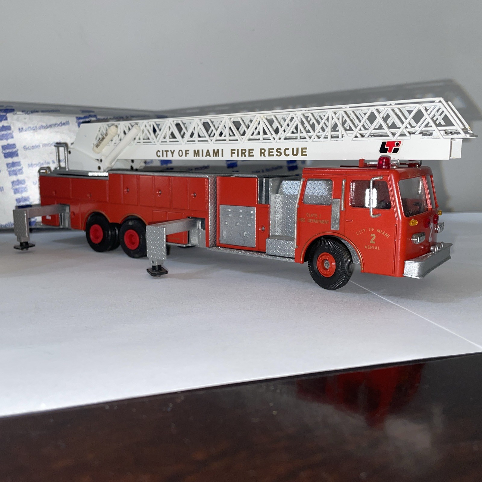 Conrad 5509 City Of Miami Fire Rescue 2 Aerial Ladder Truck 1:43 Collector Toy
