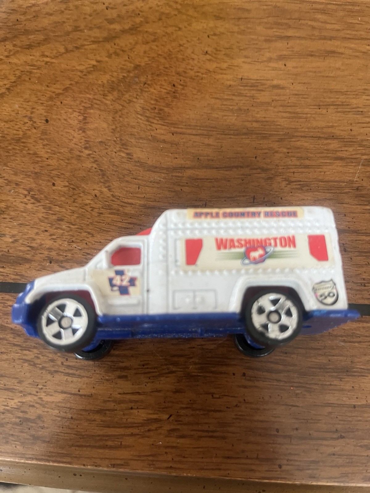 2002 Matchbox – Ambulance Washington Apple Country Rescue