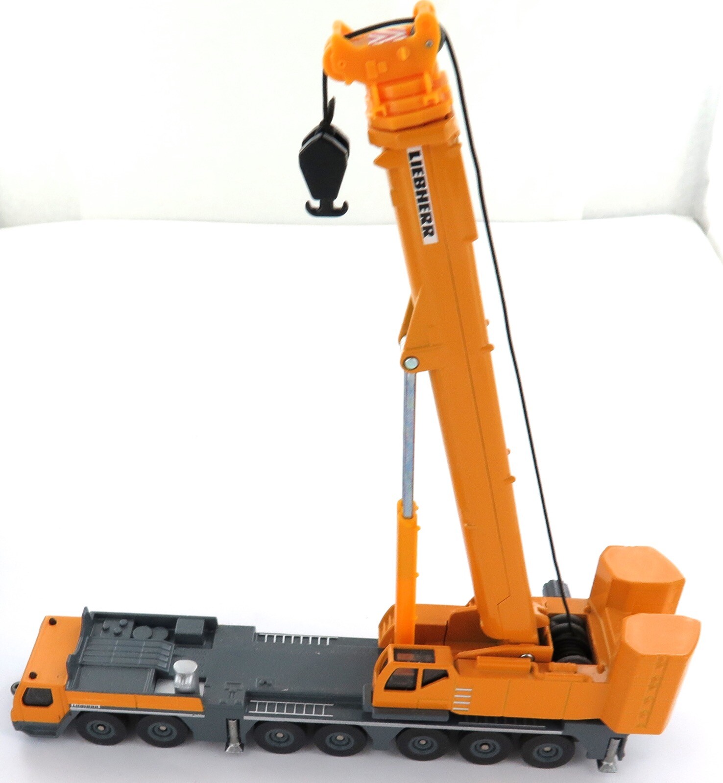 SIKU 1886 QUALITY HEAVY SET LIEBHERR MOBILE CRANE DIECAST BOXED.