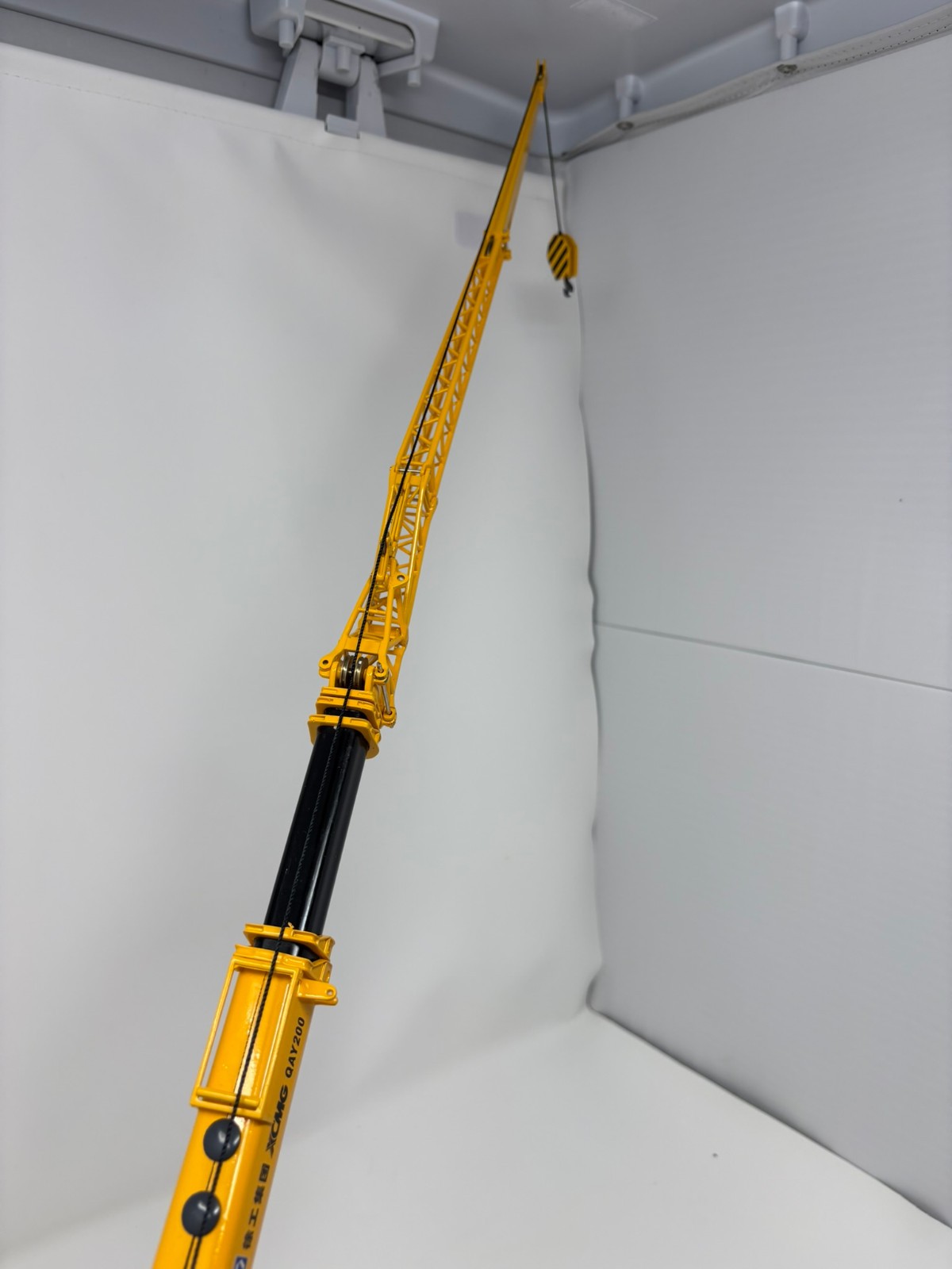 XCMG QAY200 Mobile Crane – China 1:50 Scale Diecast Model New