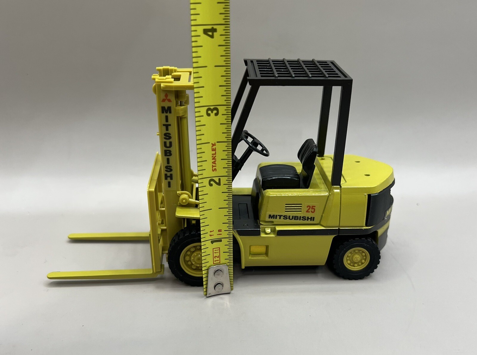 Mitsubishi FD25 Diecast ￼Model Toy Forklift New In Original Box