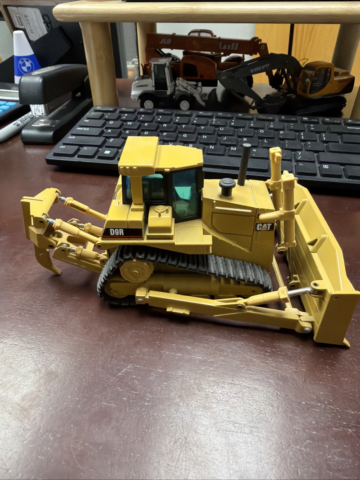 1:50 Caterpillar Cat D9R Dozer with Ripper – NZG