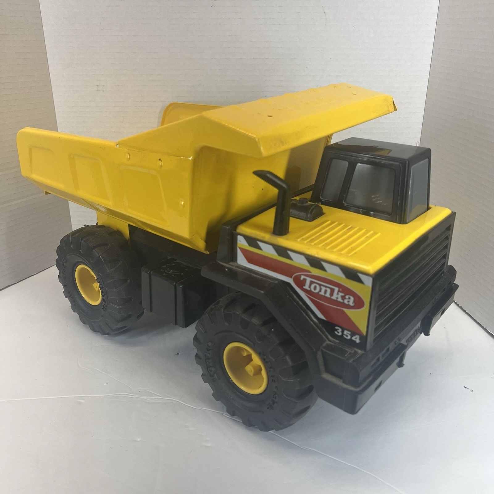 Tonka Mighty Dump Truck Pressed Steel #354 XMB-975 Plastic Wheel