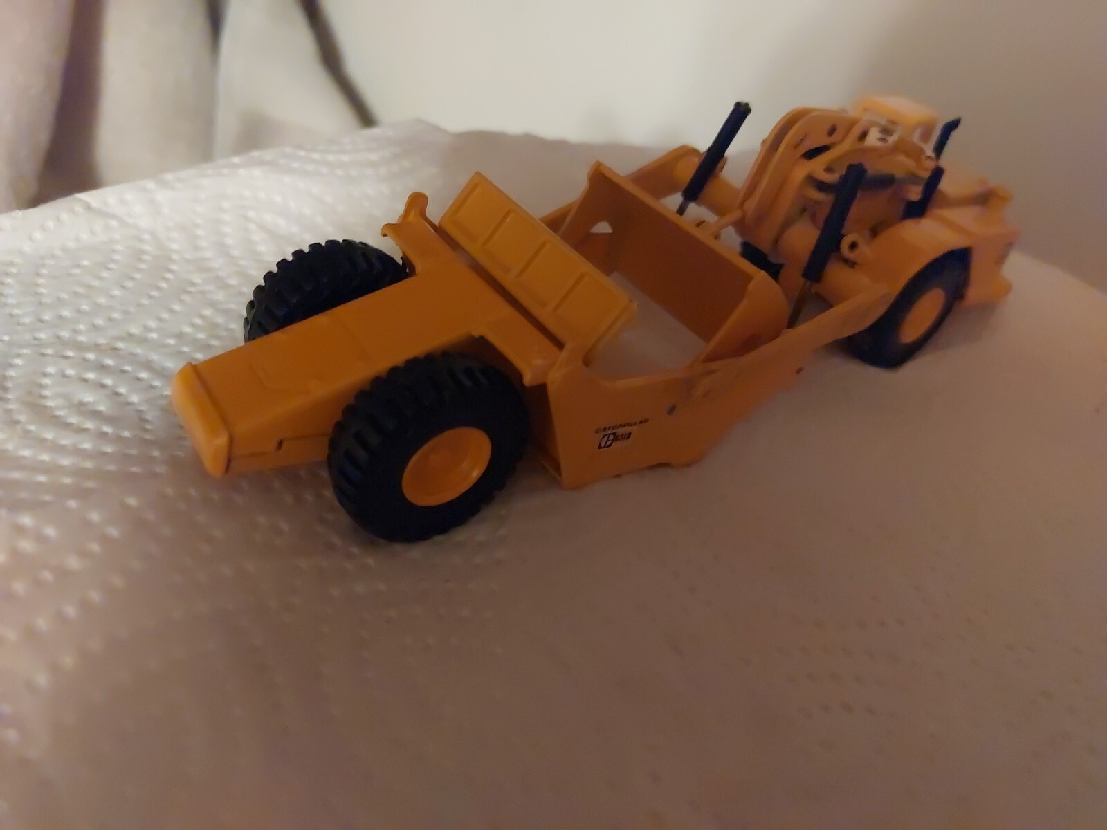 1:50 8″ L CAT # 6310 MINIATIRAS PARTS REATTACHED, SEE PHOTOS, PARTS OR REPAIR