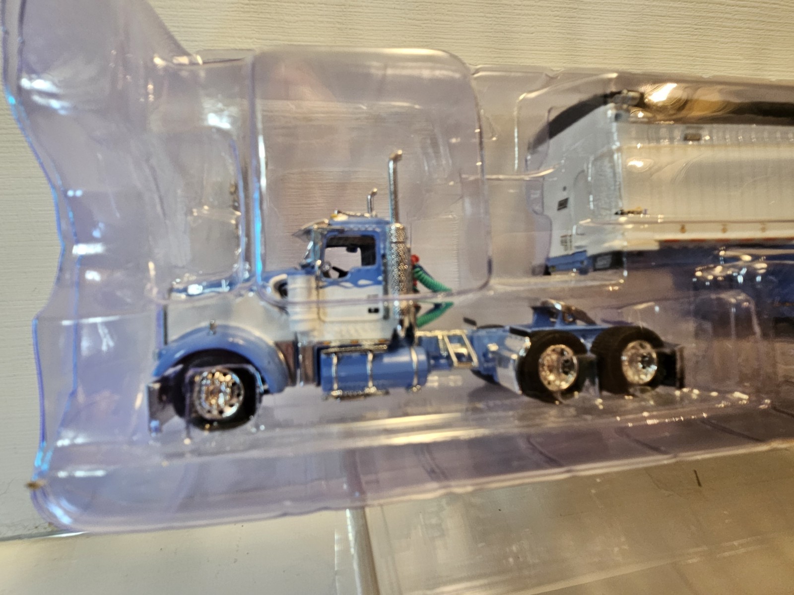 NIB DCP WISTERIA WHITe Kenworth W900L w/ 31ft & 20ft End Dump Trailers 60-1633