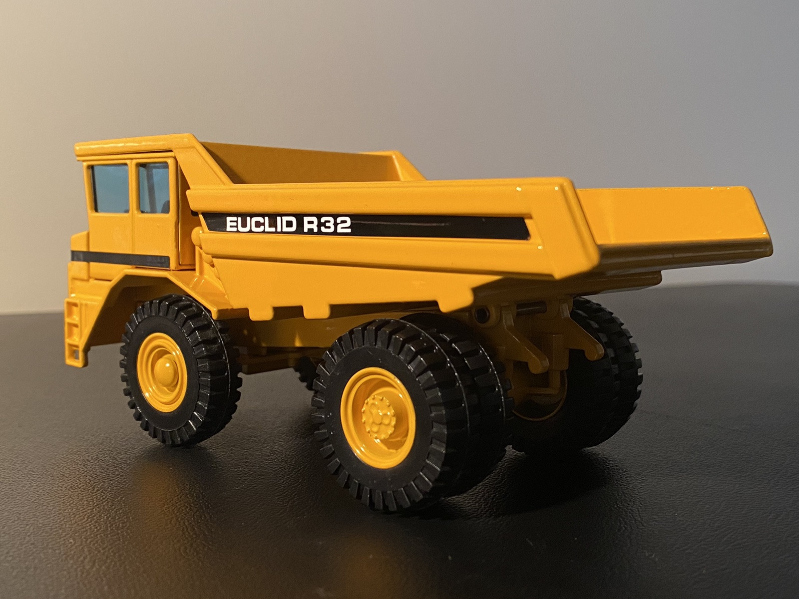 JOAL 1:50 die-cast #228 Euclid R32 Rigid Mine Dump Truck NEW condition!