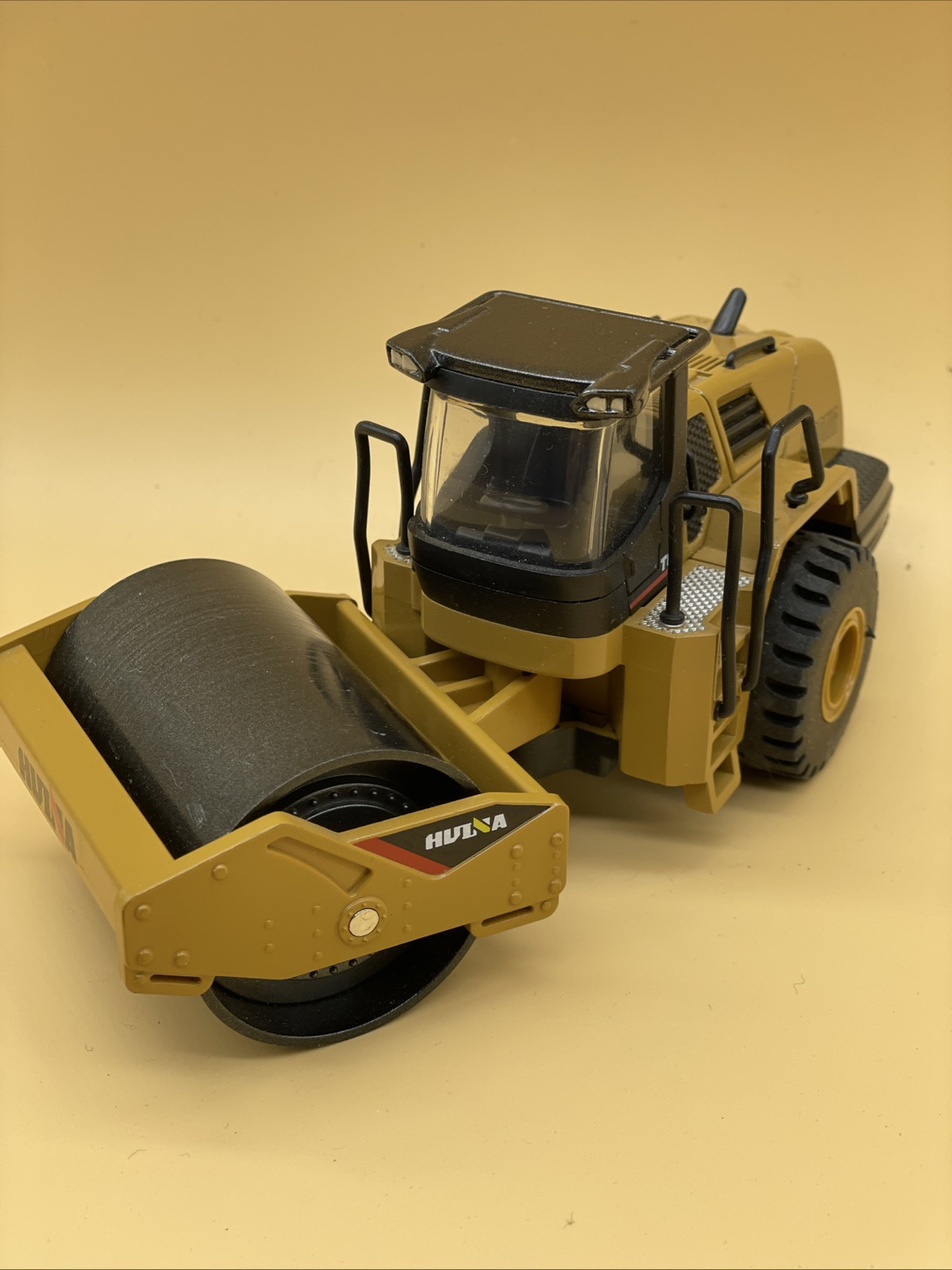 Huina Metal Roller Truck Model Toy Engineering Construction Vehicle