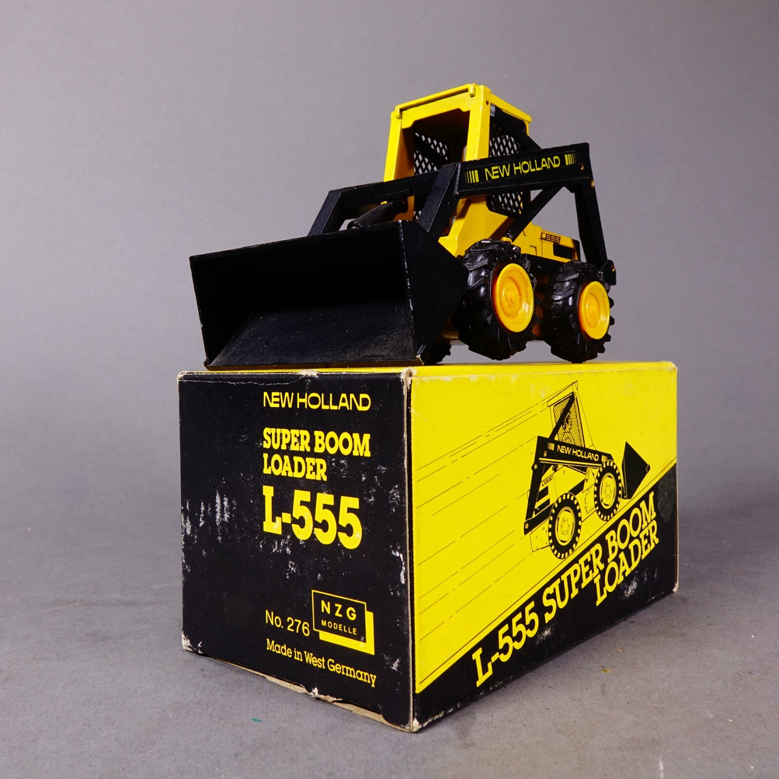 New Holland L-555 Super Boom Loader NZG 1/25 scale Sperry West Germany
