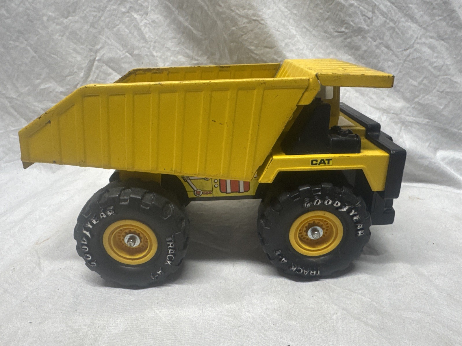 Vintage 1985 REMCO CAT Metal Dump Truck Caterpillar 777
