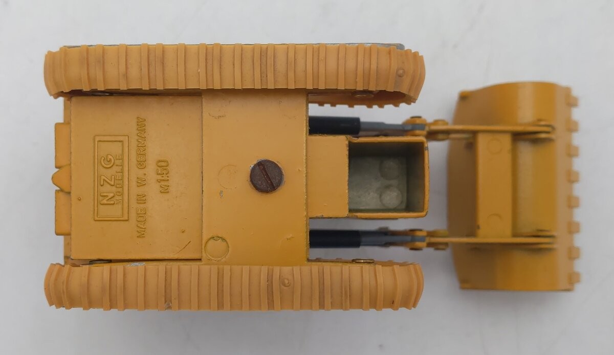 NZG 116 1:50 Scale Diecast Caterpillar 955K Kettenlader (Track Loader)/Box