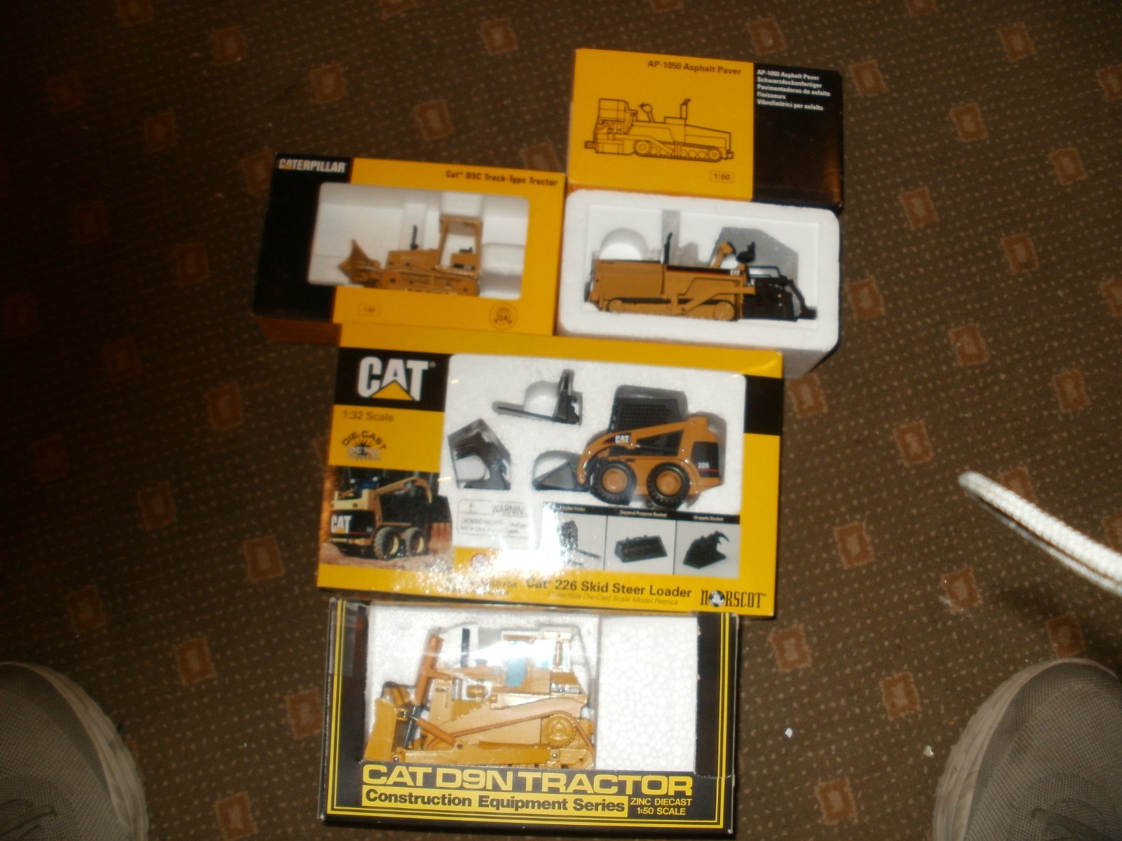 4 cat toy items nib cat d9n cat d5c cat ap-1959 asphalt paver skid steer loar