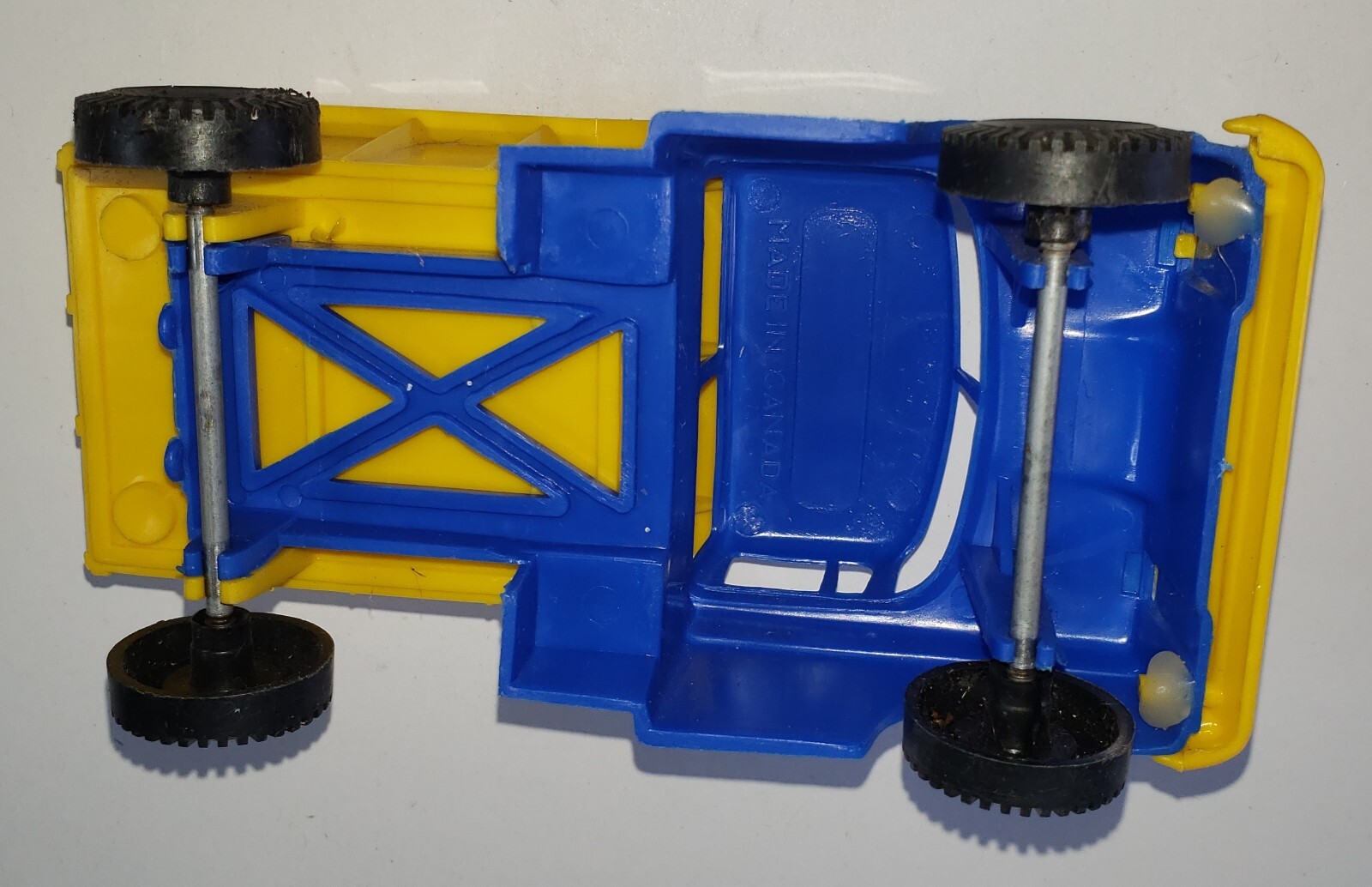 Vintage Plastic Dump Truck Made in Canada 6″ Long Played Wear Unbranded