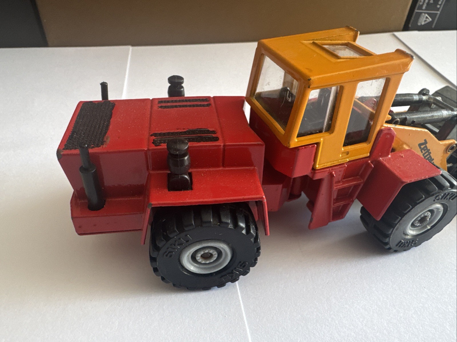 SIKU 1:55 Scale Zettemeyer Front Loader. Free Shipping
