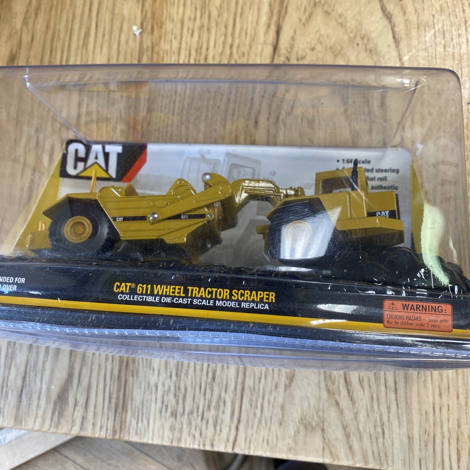 Norscot Scale Models CAT 611 Wheel Tractor Scraper 1:64 Scale #55303 NOS 2009