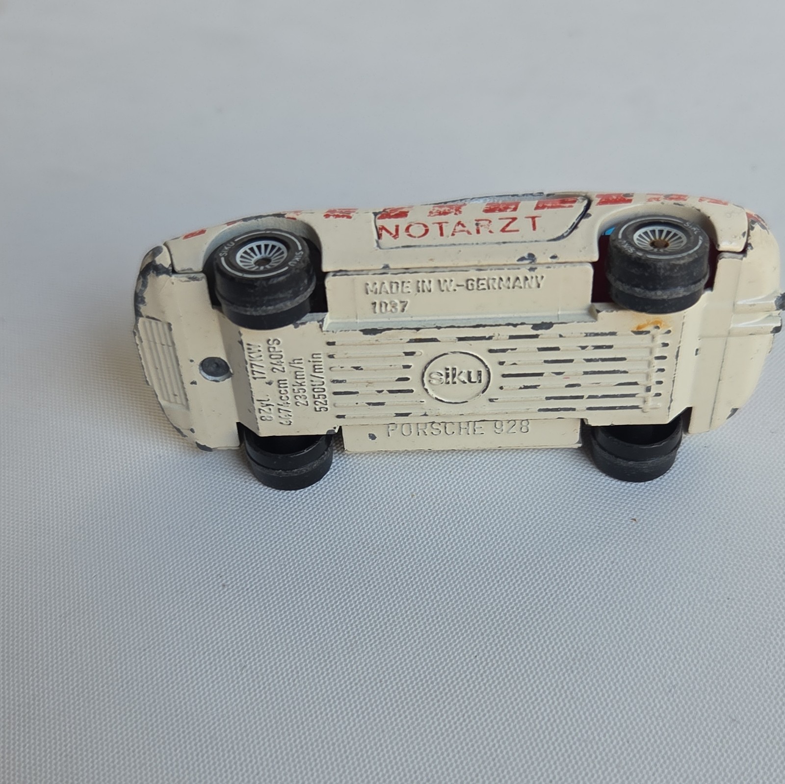 Vintage SIKU West Germany – PORSCHE 928 – NOTARZT – Police – No. 1037 – (Dc2)
