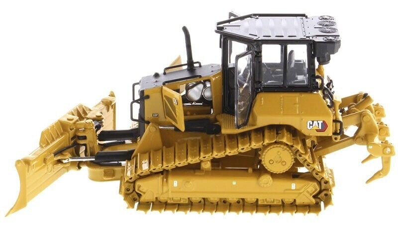DIECAST MASTERS,Bull CATERPILLAR D5 LGP, 1/50, DCM85951