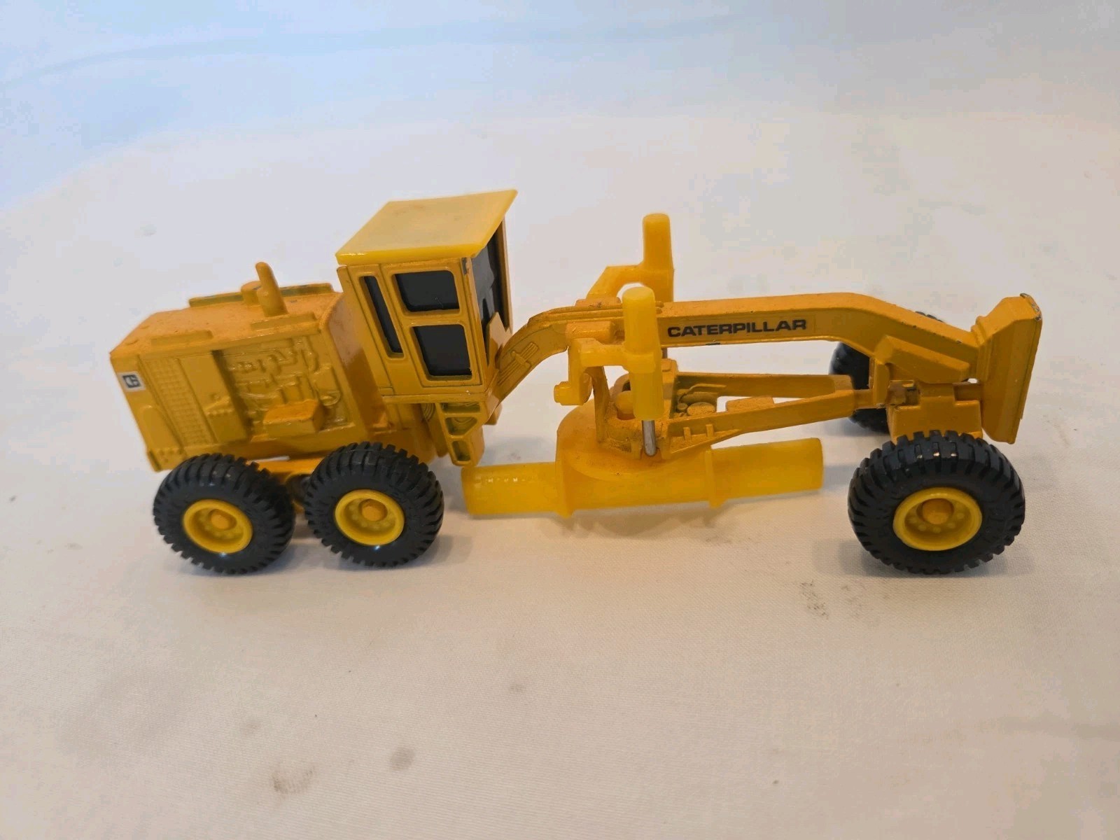 Vintage Ertl Mighty Movers Caterpillar Road Grader 6″ Die-Cast Pre-owned