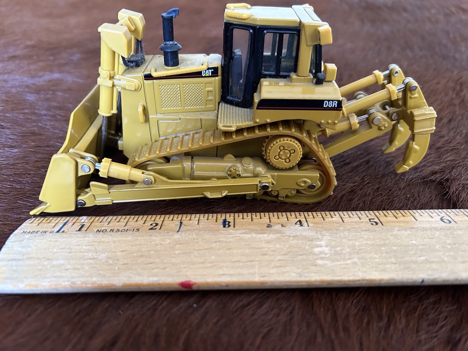 Norscott 1/50 Caterpillar D8R Series II Track-Type Dozer With Blade