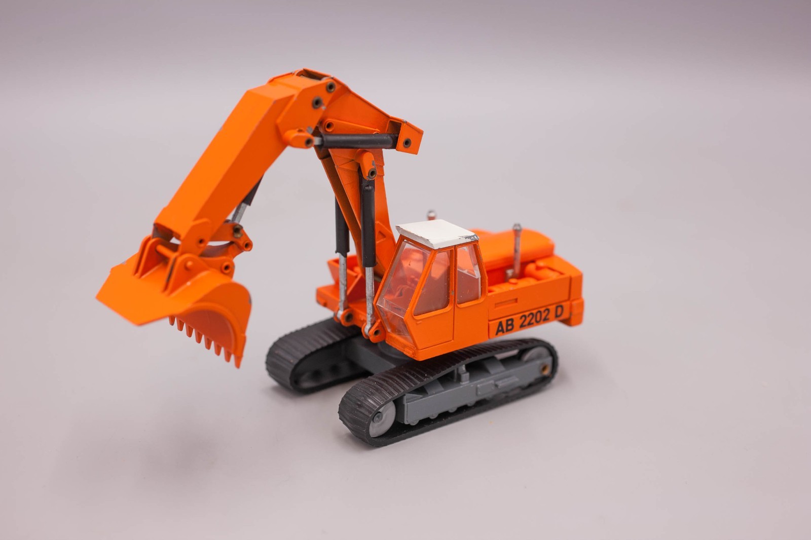 NZG #145 1:50 ‘Atlas AB2202D Front Shovel’