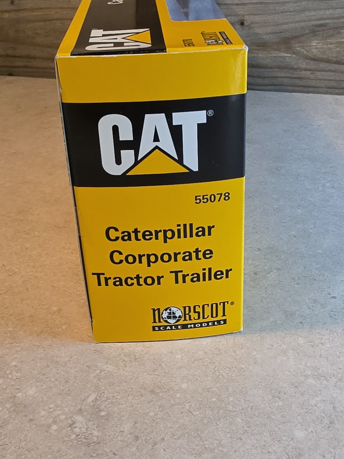 Norscot Die-cast Caterpillar Corporate Tractor Trailer 55078 1/64 Replica Cat
