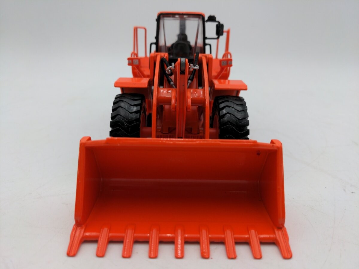Daewoo 400V 1:40 Scale Diecast Wheel Loader/Box