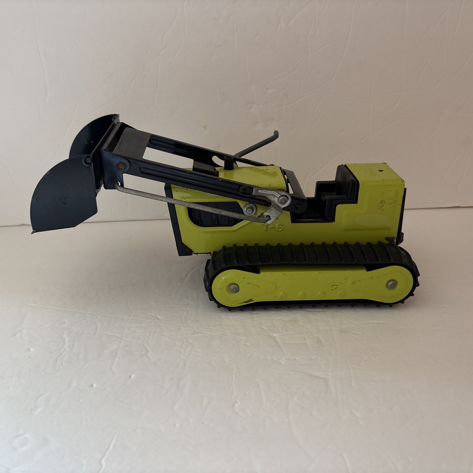Vintage TONKA T-6 Front end Loader Excavator 1970s Green Steel Bulldozer Digger