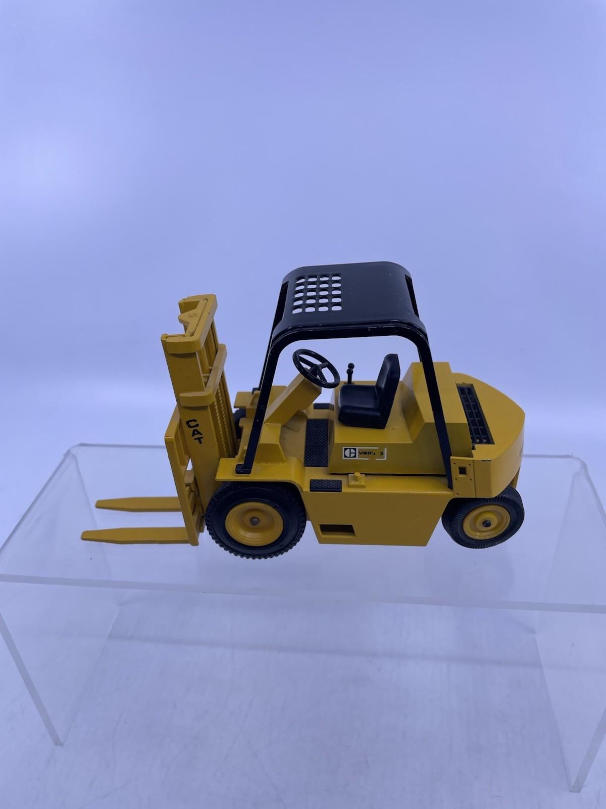 Vintage CATERPILLAR V 80 D Forklift Fork Lift 1:25 NZG 182 West Germany D