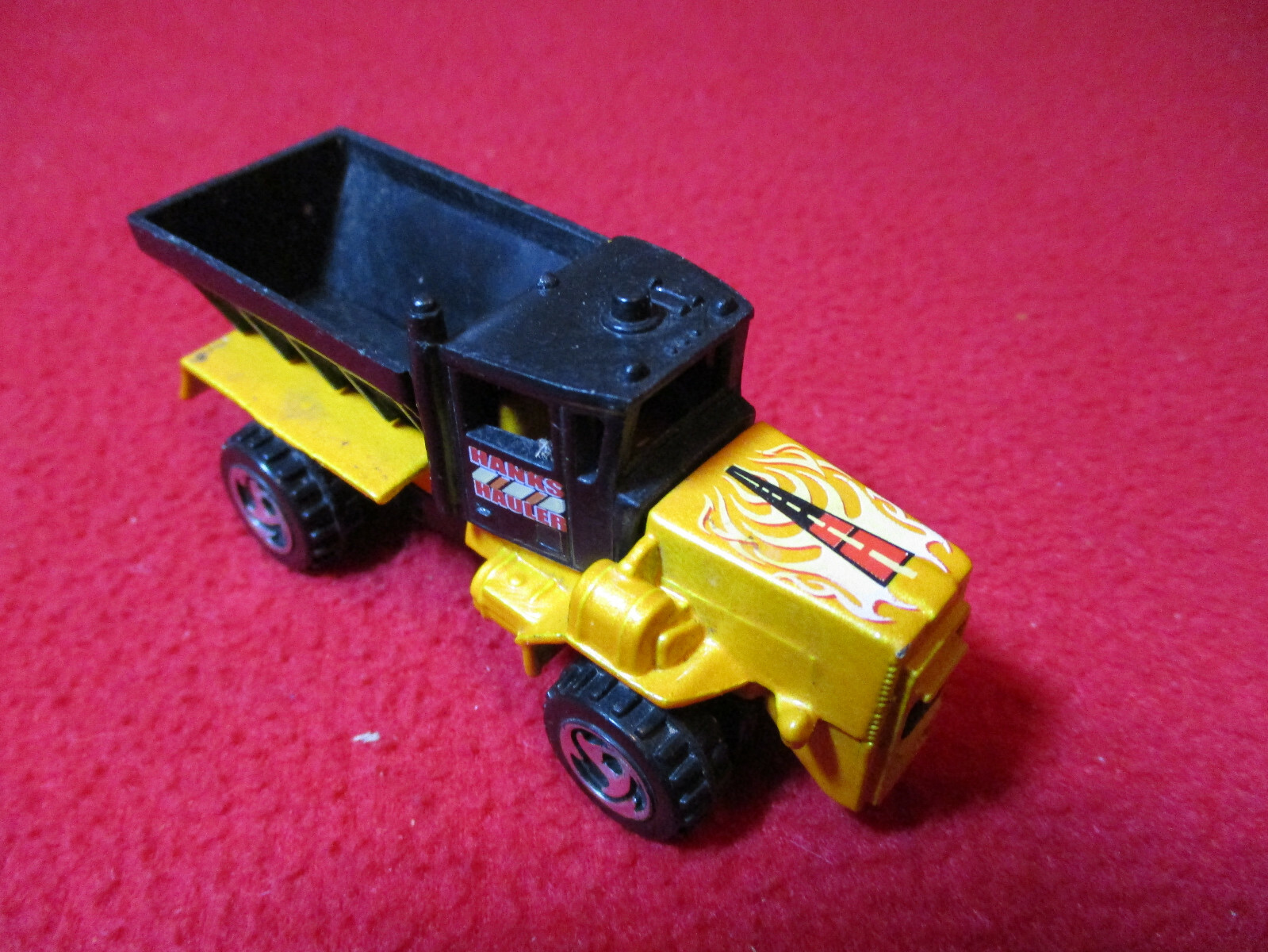 2000 Hot Wheels Oskosh SnowPlow Yellow/Black 1/64 Scale Die Cast