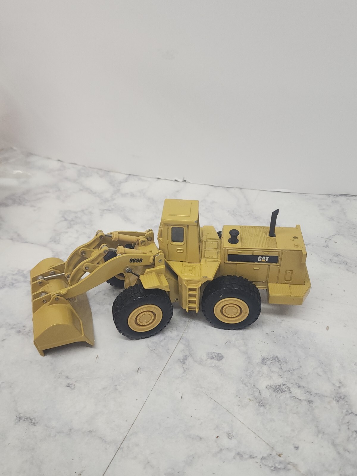CAT 988 B ARTICULATED FRONT LOADER 1:50 Scale Die Cast by ERTL, CATERPILLAR