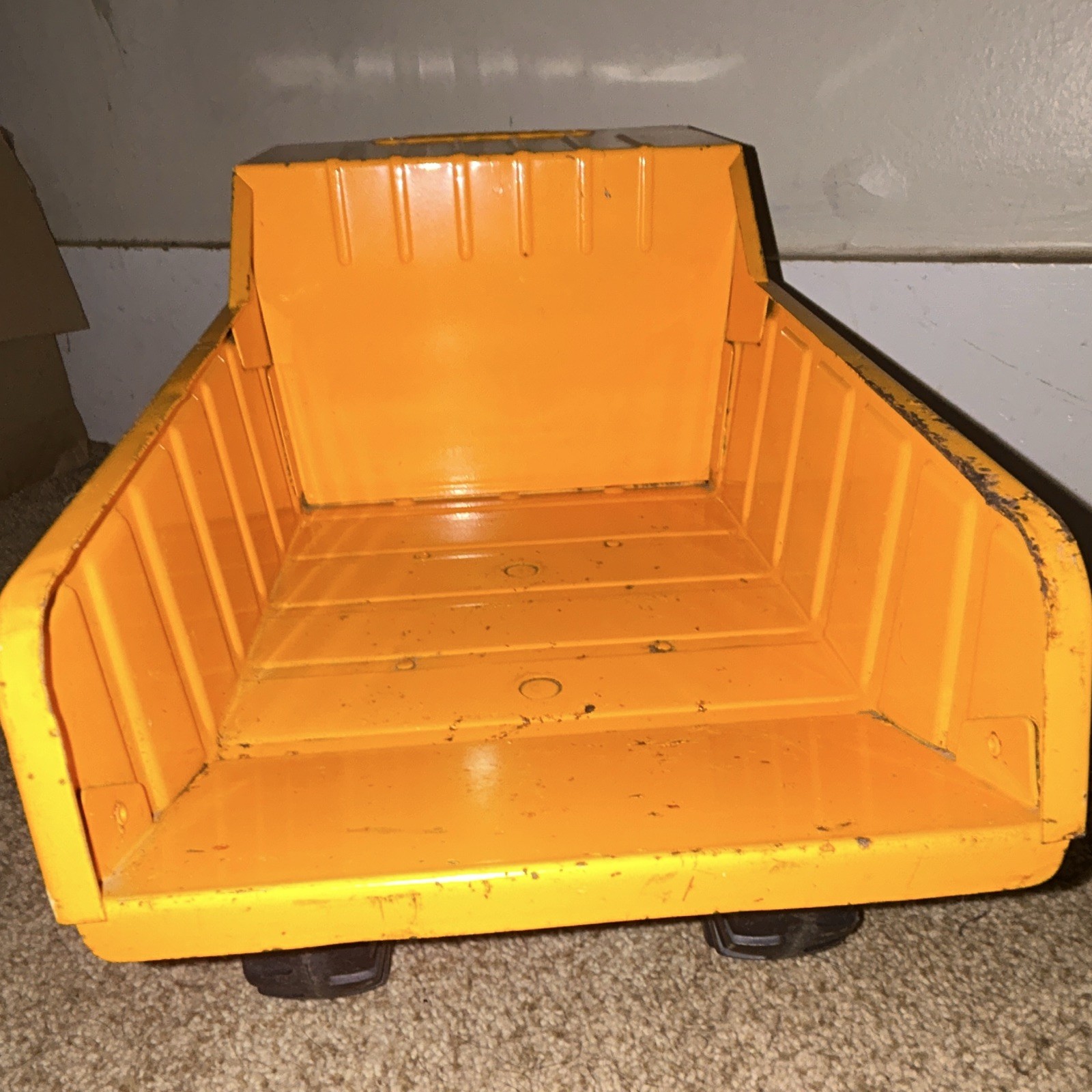 Tonka Yellow/Black Pressed Steel Hydraulic Dump Truck w/ Hydraulic Dump Bed